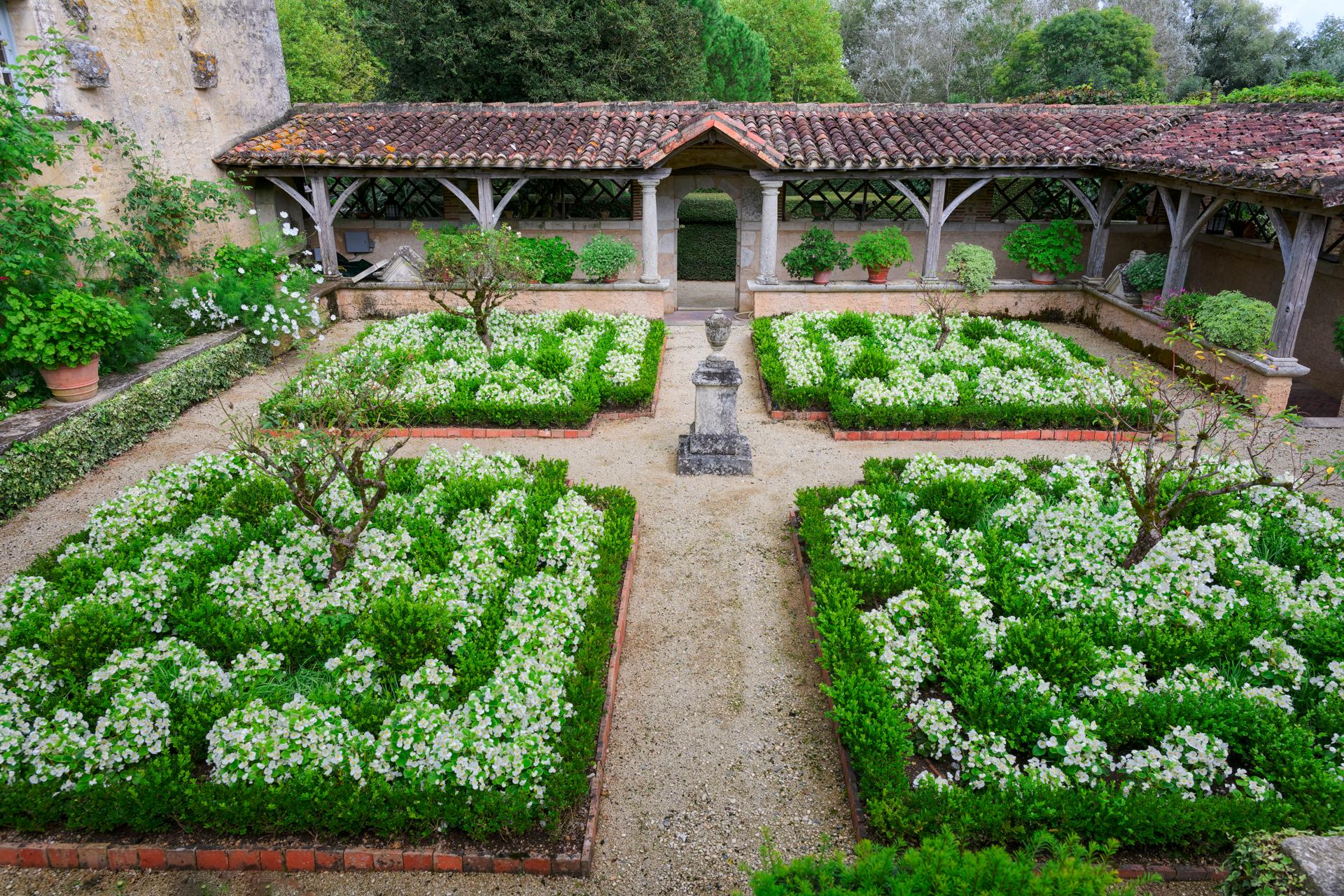 Le Cloître