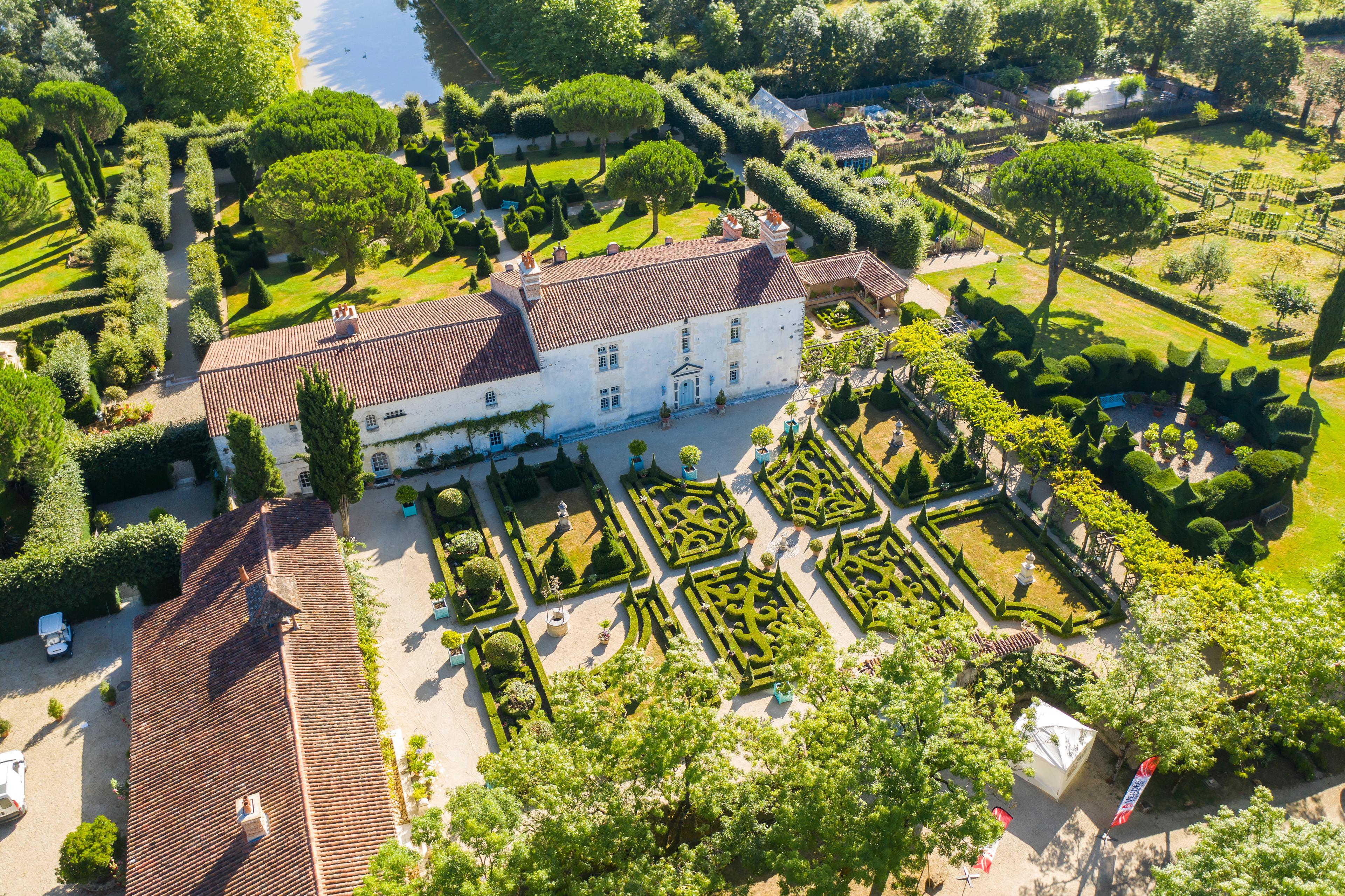 Bâtiment et jardins de William Christie - vue aérienne